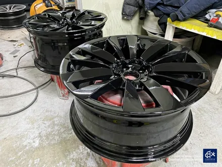 BMW F02 760Li 잘못된 휠도색 약품 박리 제거  및 휠상처 수리 후, 블랙유광 휠도색 + 옐로우 캘리퍼 도색 / 용인 처인구