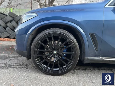 BMW G05 X5 22인치 휠 상처 수리 후, 블랙 유광 휠도색 + 부식 제거 후, 블루 캘리퍼 도색 / 용인 처인구