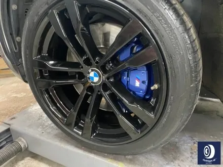 BMW F15 X5 50D 20인치 블랙 유광 휠도색  / 심각한 부식과 고착된 분진... 지저분함 그 자체 ㅠㅠ  깔끔하게 제거하고 블루 캘리퍼 도색 : - ) / 용인 처인구