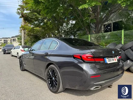 BMW G30 520i 럭셔리 블랙유광 휠도색 + 레드 캘리퍼 도색 / 용인 처인구