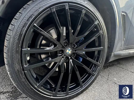 BMW G05 X5 22인치 휠 상처 수리 후, 블랙 유광 휠도색 + 부식 제거 후, 블루 캘리퍼 도색 / 용인 처인구
