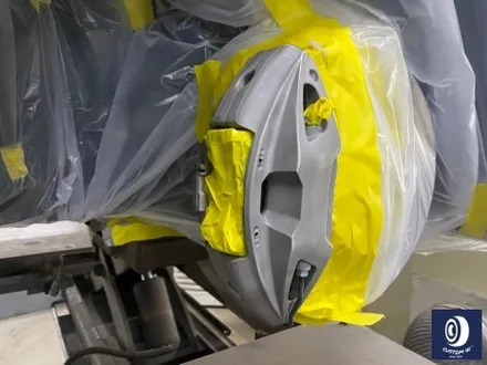 BMW 휠.. 왜 이렇게 만들까... 휠에 장착된 플라스틱 커버는 무슨 의미가 있나? 경량화? 디자인? 신형 740D 신0차 출고 작업 휠 커버 + 휠 블랙 도색 + 캘리퍼  도색 / 용인 처인구