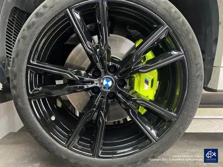 BMW X6 M50d 747M 22인치 블랙유광 휠도색 + 애시드 그린 캘리퍼 도색 / 용인 처인구