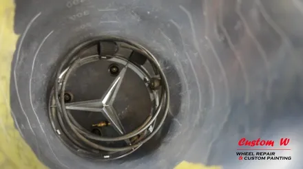 뭔가 이상하고 지저분한 컬러의 벤츠 CLS 63 AMG 휠을 다시 고스트크롬으로 고급스럽게 휠도색. / 용인 처인구