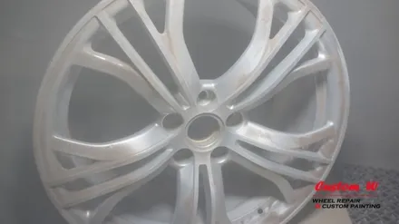 아우디의 달리기 머신 아우디 R8 V10 PLUS 림 끝 상처 휠수리 후 블랙유광 휠도색. / 용인 처인구