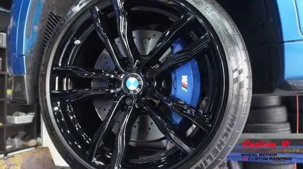 커스텀W를 찾아온 헤비급이지만 M! BMW X6M 차량의 블랙유광 휠도색. / 용인 처인구