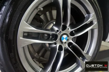 BMW F10 520D M 에어로 다이나믹 프로 휠 상처 수리 후, 고스트 크롬 휠도색 그리고 블루 캘리퍼 도색. / 용인 처인구