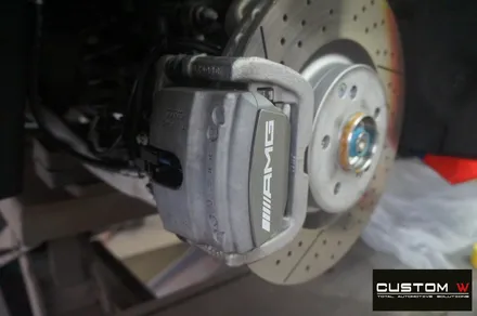 매일 같이 입고 되는  벤츠 GT43 AMG 4 도어 골드 캘리퍼 도색, 하이그로시 블랙 검정 유광 휠도색. / 용인 처인구
