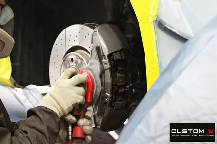 벤츠 A45 AMG 무광 블랙실버 투톤 휠 + 골드 캘리퍼 도색 / 용인 처인구