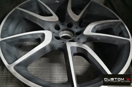 벤츠 GLC43 AMG 휠 상처 수리 후 블랙유광 휠도색 + 카본 세라믹 골드 캘리퍼 도색 / 용인 처인구