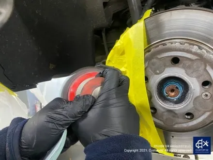벤츠 E300 AMG LINE 19인치 별휠 상처 수리 후, 다이아몬드 커팅 복원 그리고 건메탈 그레이 캘리퍼 도색 작업까지. / 용인 처인구