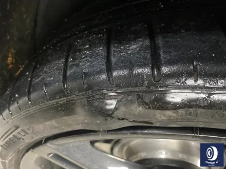 포르쉐 타이칸 GTS 심하게 손상된 휠 상처 수리 후, 정품 제트 블랙 메탈릭 컬러 복원 도색 + 타이어 코드 절상 신품 타이어 교체 작업까지_! / 용인 처인구