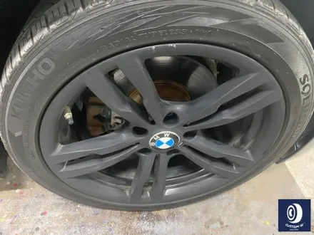 BMW F30 320i 휠도색 불량 재작업 약품 박리 후, 하이그로시 블랙 + 부식 제거 후, 블루 캘리퍼 도색 + 허브 방청 코팅 / 용인 처인구
