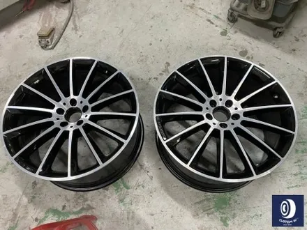 벤츠 GLE450 타 업체 잘못된 수리 도색 이력 / 기존 페인트 제거 (약품 박리) 후, 마차휠 블랙 유광 휠도색 + 레드 캘리퍼 도색 / 용인 처인구