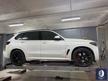 5년 만에 입고된 차량 BMW G05 X5 40i 741M 21인치 휠 상처 수리 후, 블랙 휠 복원 도색 / 용인 처인구