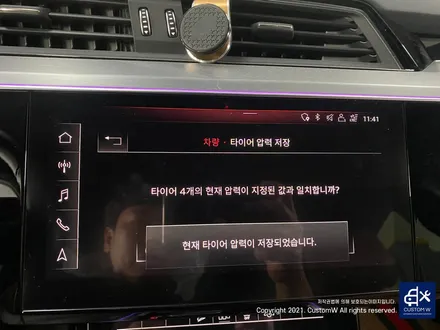 제발 이렇게 좀 작업하지 마세요... 아우디 이트론 휠 수리 도색 불량 기존 도막 제거 약품 박리 후, 블랙 유광 휠도색 그리고 애시드 그린 형광 캘리퍼 도색까지. / 용인 처인구