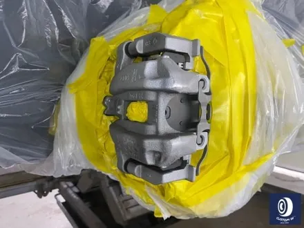 BMW 휠.. 왜 이렇게 만들까... 휠에 장착된 플라스틱 커버는 무슨 의미가 있나? 경량화? 디자인? 신형 740D 신0차 출고 작업 휠 커버 + 휠 블랙 도색 + 캘리퍼  도색 / 용인 처인구