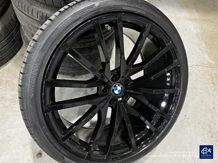 BMW G05 X5 30d 휠수리 불량 기존 페인트 도막 제거 (약품박리) 후 블랙유광 휠도색 + 블루 캘리퍼 도색 / 용인 처인구
