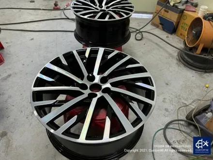 아우디 인증 중고차 상품화 작업  A8L(롱바디)  55TFSI CNC 다이아몬드 커팅 가공을 이용한 블랙 폴리시 휠 커스텀 도색 작업 그리고 블랙 캘리퍼 도색 작업까지_! / 용인 처인구