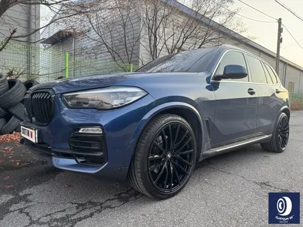 BMW G05 X5 22인치 휠 상처 수리 후, 블랙 유광 휠도색 + 부식 제거 후, 블루 캘리퍼 도색 / 용인 처인구
