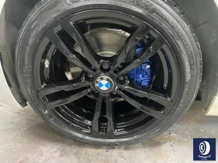 BMW F30 320d 441M 휠 상처 수리 후, 블랙 유광 휠도색 + 부식 녹 제거 후, 블루 캘리퍼 도색 / 용인 처인구
