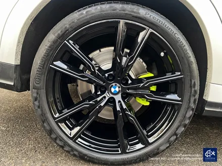 BMW X6 M50d 747M 22인치 블랙유광 휠도색 + 애시드 그린 캘리퍼 도색 / 용인 처인구