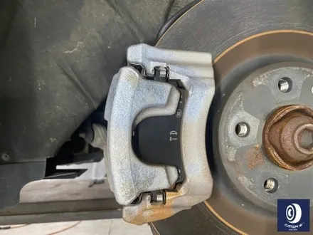 아우디 Q7 55TFSI 플라스틱 커버가 장착된 21인치 휠 블랙 유광 휠도색 + 부식 제거 후, 건메탈 그레이 캘리퍼 도색 / 용인 처인구