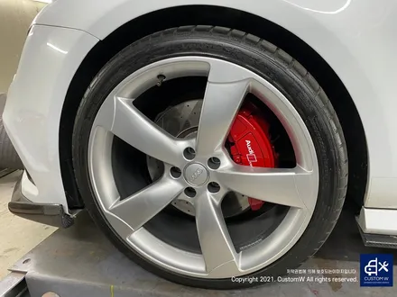 타 업체 수리 도색 이력이 있는 아우디 A7 55TDI 스포츠 테크 21인치 할로우 휠 상처 수리 후,  하이퍼 실버 휠도색 + 레드 캘리퍼 도색 / 용인 처인구