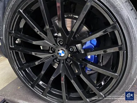 BMW G05 X5 30d 휠수리 불량 기존 페인트 도막 제거 (약품박리) 후 블랙유광 휠도색 + 블루 캘리퍼 도색 / 용인 처인구