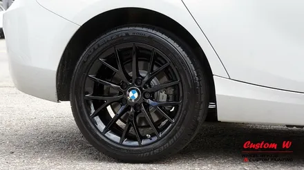 여성이 타기에도 딱 좋은 BMW 118D차량의 블랙유광 휠도색. / 용인 처인구