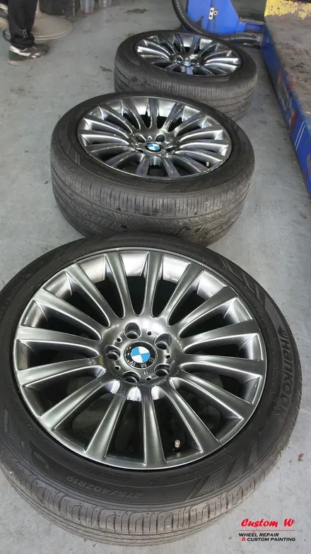 F바디도 여전히 건재한 BMW 7시리즈 차량의 19인치 휠 상처수리 후 고스트크롬 휠도색. / 용인 처인구
