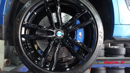 커스텀W를 찾아온 헤비급이지만 M! BMW X6M 차량의 블랙유광 휠도색. / 용인 처인구