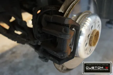 BMW F10 528I 고스트크롬 휠도색 + M퍼포먼스 블루 캘리퍼도색. / 용인 처인구