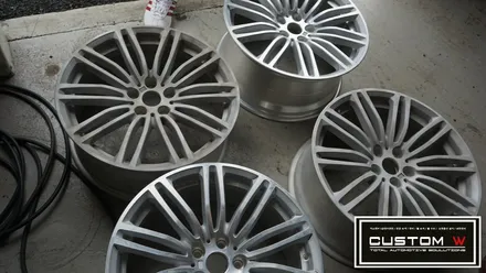 BMW G30 530d 맷블랙 휠을 블랙유광 휠도색으로 새롭게 만들어드렸습니다. / 용인 처인구