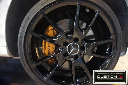 벤츠 E43AMG 블랙유광 휠도색, 카본세라믹 골드 캘리퍼 도색까지.! / 용인 처인구