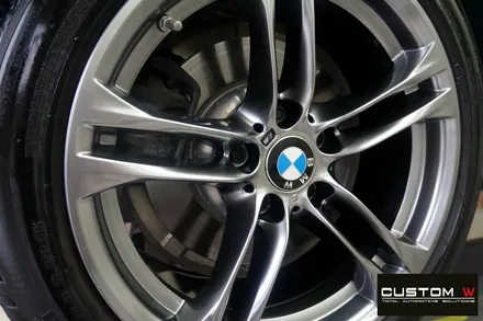 BMW F10 520D M 에어로 다이나믹 프로 휠 상처 수리 후, 고스트 크롬 휠도색 그리고 블루 캘리퍼 도색. / 용인 처인구