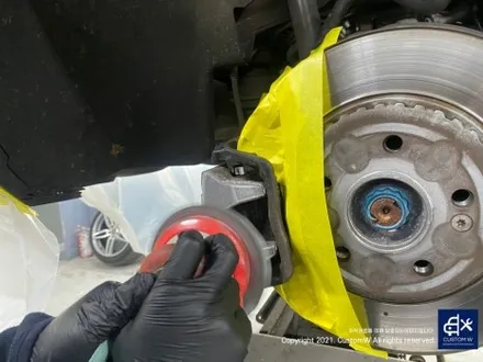 벤츠 E300 AMG LINE 19인치 별휠 상처 수리 후, 다이아몬드 커팅 복원 그리고 건메탈 그레이 캘리퍼 도색 작업까지. / 용인 처인구