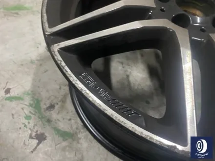 벤츠 V클래스 V300D 휠 상처 수리 후, 블랙 유광 휠도색 + 손상된 타이어 신품으로 교체 작업까지_! / 용인 처인구