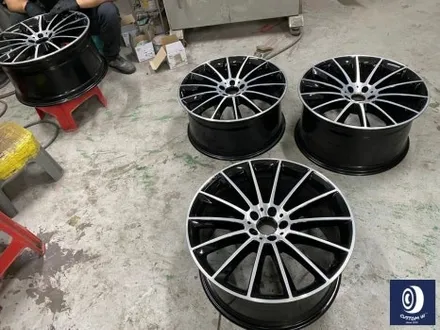 벤츠 GLE450 타 업체 잘못된 수리 도색 이력 / 기존 페인트 제거 (약품 박리) 후, 마차휠 블랙 유광 휠도색 + 레드 캘리퍼 도색 / 용인 처인구