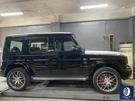 번호판도 장착되지 않은 신차 출고 작업_! / 벤츠 G63AMG 22인치 하이그로시 블랙 (검정 유광) 휠도색 (feat. 센터 휠 캡 주변 부품 모두 포함) / 용인 처인구