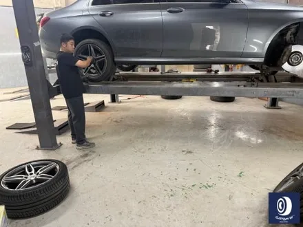 벤츠 W213 E300 AMG 라인 19인치 휠 상처 수리 후, 건메탈 그레이 휠 도색 / 용인 처인구