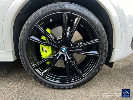 BMW X6 M50d 747M 22인치 블랙유광 휠도색 + 애시드 그린 캘리퍼 도색 / 용인 처인구