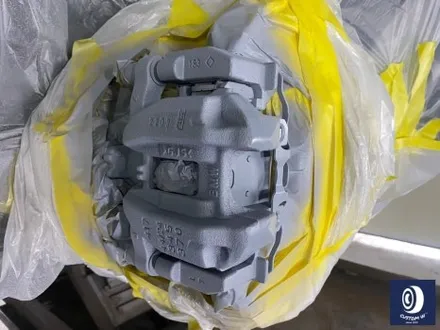 BMW 휠.. 왜 이렇게 만들까... 휠에 장착된 플라스틱 커버는 무슨 의미가 있나? 경량화? 디자인? 신형 740D 신0차 출고 작업 휠 커버 + 휠 블랙 도색 + 캘리퍼  도색 / 용인 처인구