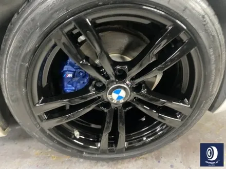 BMW F30 320d 441M 휠 상처 수리 후, 블랙 유광 휠도색 + 부식 녹 제거 후, 블루 캘리퍼 도색 / 용인 처인구