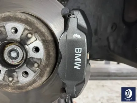BMW G11 730d 20인치 휠 상처 수리 후, 다이아몬드 커팅 복원 + 브레이크 캘리퍼 부식 / 녹  제거 후, 건메탈 그레이 컬러 도색 / 용인 처인구