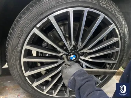 BMW G11 730d 20인치 휠 상처 수리 후, 다이아몬드 커팅 복원 + 브레이크 캘리퍼 부식 / 녹  제거 후, 건메탈 그레이 컬러 도색 / 용인 처인구