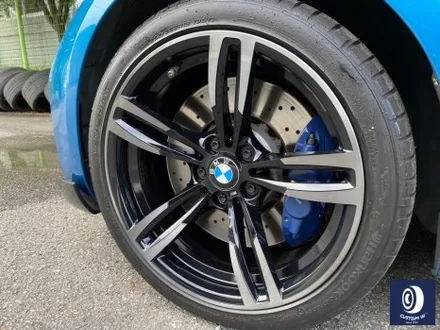 이건 아닌데.. 슬픈 사연이 있는 BMW M2 잘못된 휠 수리 이력이 있는 437M 휠 기존 페인트 제거 약품 박리 후 알루미늄 상태에서 올바른 공정으로 재작업 / 용인 처인구