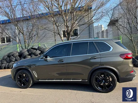 BMW G05 X5 45e 744 휠 상처 수리 후, 블랙 유광 휠도색 + 지저분한 브레이크 캘리퍼 부식 분진 제거 후, 블루 컬러 도색 / 용인 처인구