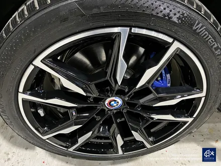 BMW i4 M50 기존 도색 제거 약품 박리 후, 블랙 폴리시 휠 + 블루 캘리퍼 도색 / 용인 처인구