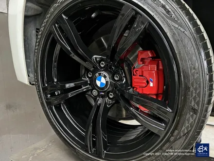 BMW F10 520d 19인치 휠수리 후 블랙유광 휠도색 + 레드 캘리퍼 도색 / 용인 처인구